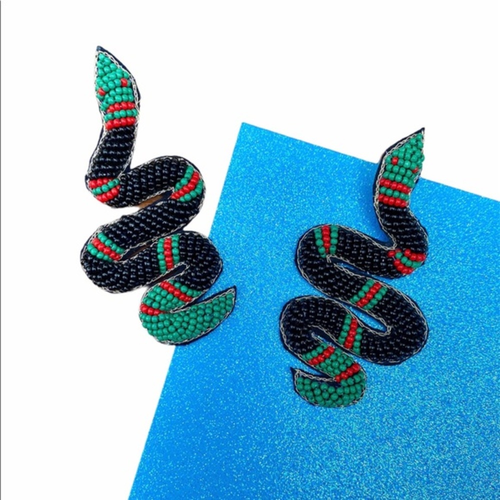 Black green red Snake seed bead felt fashion style earrings